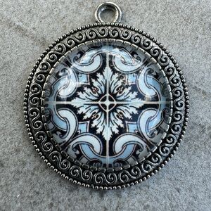 Medallion 1 1/2 inch (NWOT)